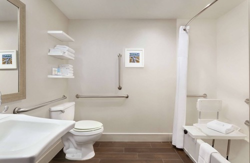 Deerfield Hotel | Hampton Inn Lawrence