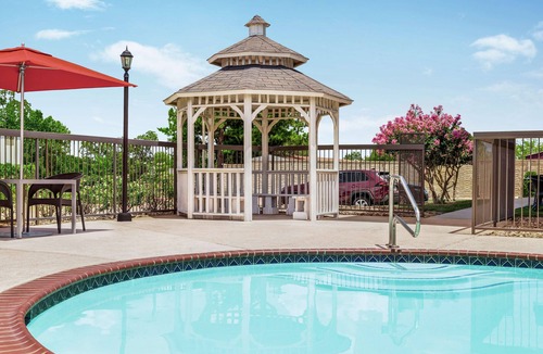 Paris Hotel | Hampton Inn Paris