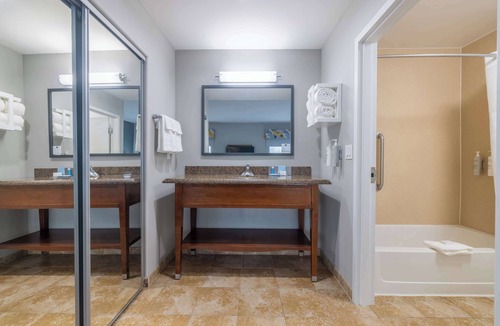 Brenham Hotel | Hampton Inn & Suites Brenham