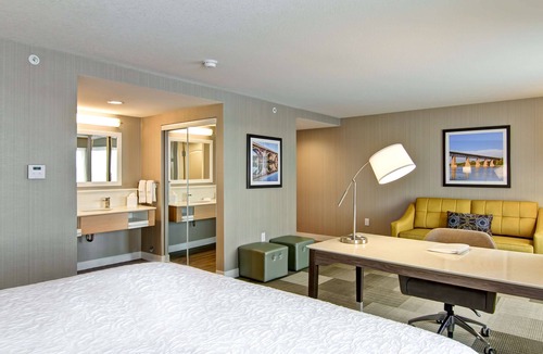 North Industrial Hotel | Hampton Inn & Suites by Hilton Saskatoon Airport