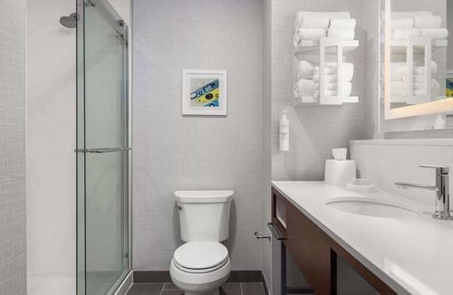 Mono Hotel | Hampton Inn & Suites Orangeville, On