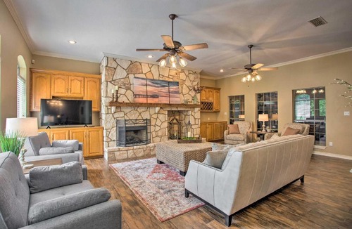 Emory House | Happy Trails Hideout w/New Bunk House & Hot Tub!