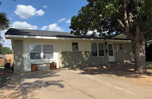 Plainview House | Happy Trails on Navajo Trail