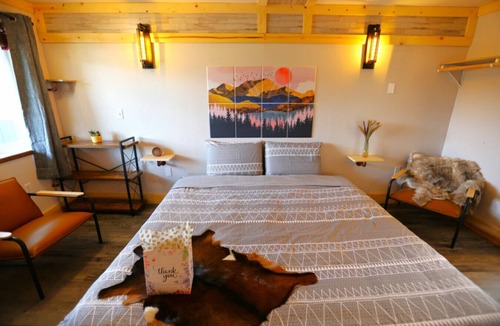 Willow Other | Hatcher Pass Castle Alaska |King Bed & Nature Escapes