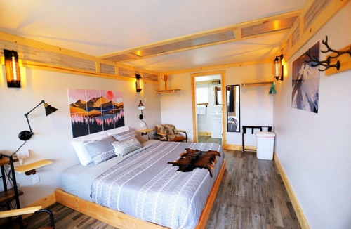 Willow Other | Hatcher Pass Castle Alaska |King Bed & Nature Escapes
