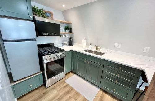 Wasilla Apartment | Hatcher Pass Lakeside Hideaway with Hot Tub!