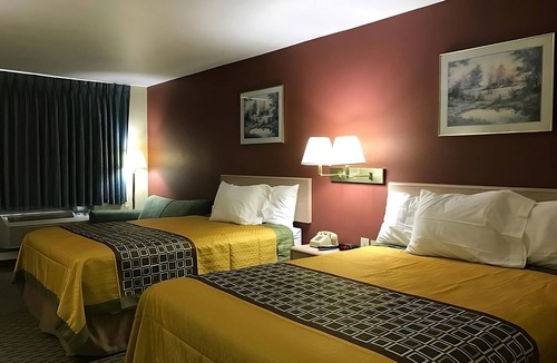 Cabot Resort | Have a Relaxing Stay! FREE Breakfast, Pool, Close to Arkansas Museum!