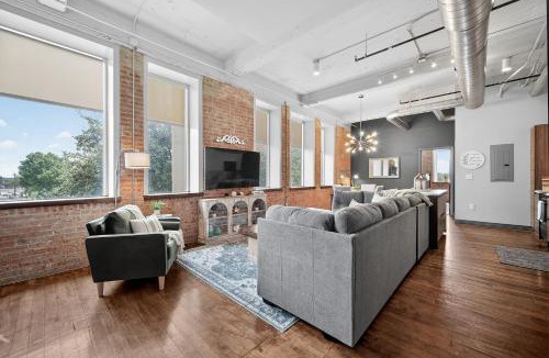 Downtown Dallas Apartment | Haven 326 2bd Loft Sleeps 10 Free Parking