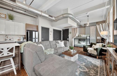 Downtown Dallas Apartment | Haven 326 2bd Loft Sleeps 10 Free Parking