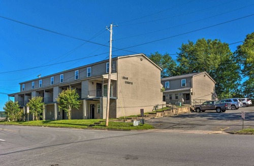 Capital View Apartment | Heartwarming 2BR Unit: Near UAMS, Little Rock!