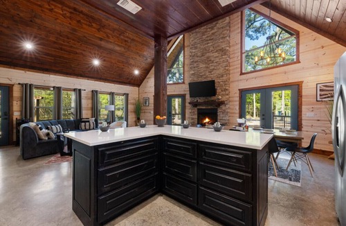 Pickens Cabin | Heated Pool, MiniGolf, Hot Tub, FirePit, Sleeps 14