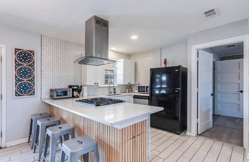 Highland House | Heated Pool/Spa/MiniGolf/Cornhole/Downtown/Domain