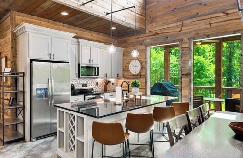 Broken Bow Cabin | HeatedPool/Creek/PlaySet/ArcadeGames/Slide/HotTub