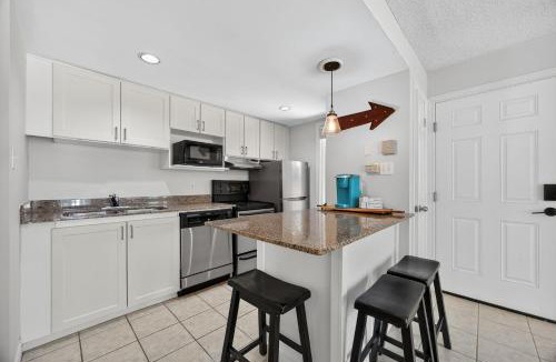Craigleith House | Heavenly Hideaway Ski-In-Out Pool Shuttle