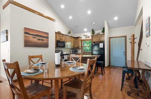 Hollister Cabin | Hickory Hideaway - Communal Pool Access