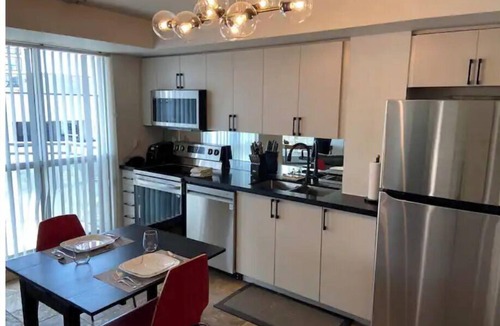 Central Waterfront Apartment | Hidden lakeview oasis downtown