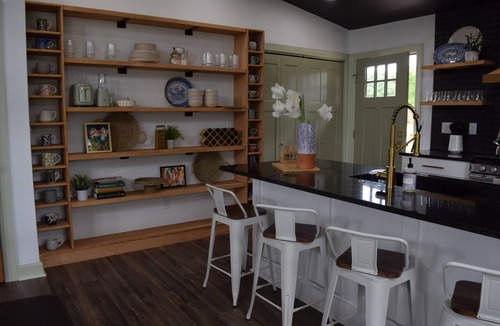 Little Flock House | Hide & Chic Modern Escape in Little Flock. Peaceful Location, Games, Sleeps 6