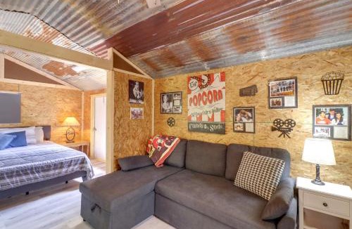 Higden Apartment | Higden Studio w/Private Deck < 1 Mi to Lake!