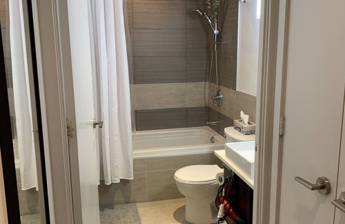 Fashion District Condo | High-Ceiling Condo in Downtown Toronto