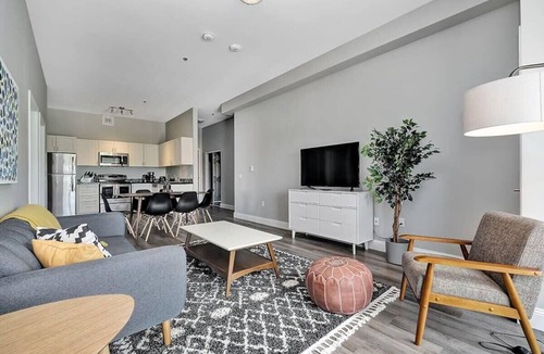 Sunnyside Condo | High-end condo downtown Kingston near RMC/Queens