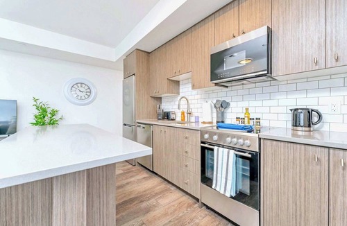 Kitchener Apartment | High Rise Condo w Balcony & Breathtaking Views