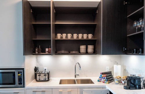 Unionville Apartment | High-rise luxurylandscape in heart of Markham3bedroomsApartment2free parking