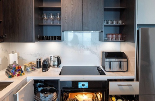 Unionville Apartment | High-rise luxurylandscape in heart of Markham3bedroomsApartment2free parking