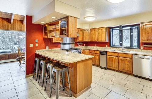 Spenard House | Hike, Ski & Soak! Spacious Anchorage Getaway