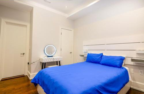 Willowdale Apartment | Hillcrest Modern House