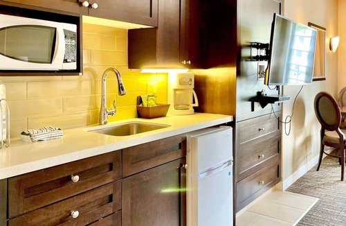 Oro-Medonte Apartment | Hillside Haven: Serene Studio Retreat for 4