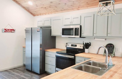 Jasper House | Hillside Hideaway Cabin near Jasper