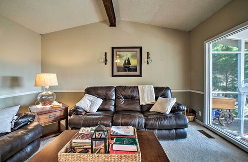 Rogers Cottage | Hillside Rogers Cottage w/ Beaver Lake Views!