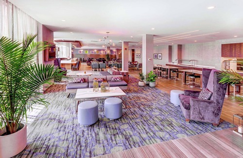 Steeles Industrial Hotel | Hilton Garden Inn Toronto Brampton West