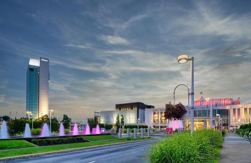 District Saint - Raymond - Vanier Hotel | Hilton Lac-Leamy