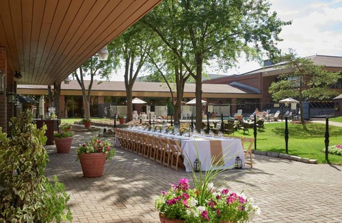Mississauga Hotel | Hilton Mississauga/Meadowvale