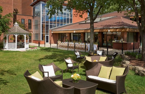 Mississauga Hotel | Hilton Mississauga/Meadowvale