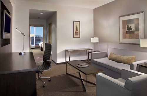 Unionville Hotel | Hilton Toronto/Markham Suites Conference Centre & Spa
