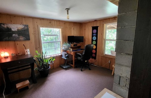 Compton Cabin | Historic Cabin Ideal for a Rustic Getaway in Compton, Arkansas