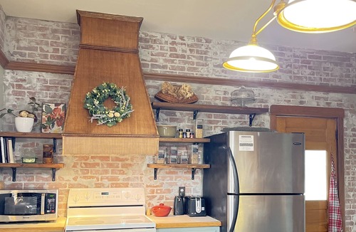 Salina Cottage | Historic charm, college proximity, and local flavor – your cozy, retreat awaits!