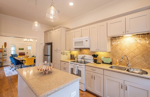 Temple House | Historic District Haven Collected & Comfortable