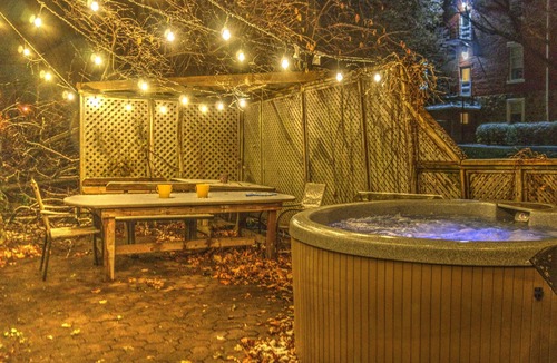 Beloeil House | Historic stone house by the river, with hot tub and firepit