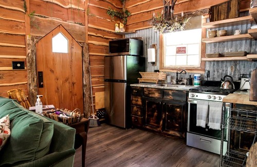 Dennis Cabin | Hobbit Treehouse with Waterfall on the Brazos River for Glamping in Texas