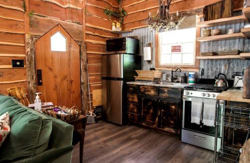 Dennis House | Hobbit Treehouse with Waterfall on the Brazos River for Glamping in Texas