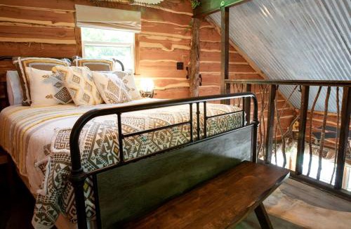 Dennis House | Hobbit Treehouse with Waterfall on the Brazos River for Glamping in Texas