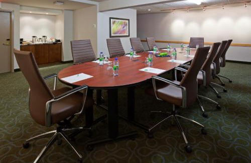 Burlington Hotel | Holiday Inn Burlington Conference Centre by IHG