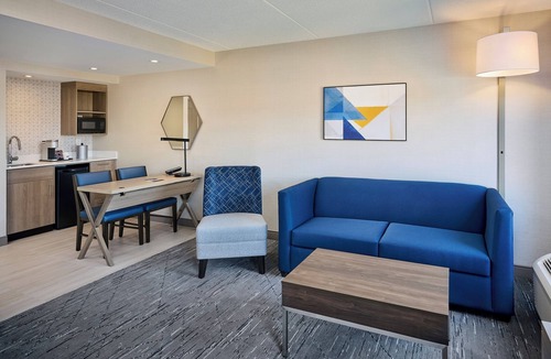 Rosemount Hotel | Holiday Inn Express and Suites Kitchener Southeast by IHG