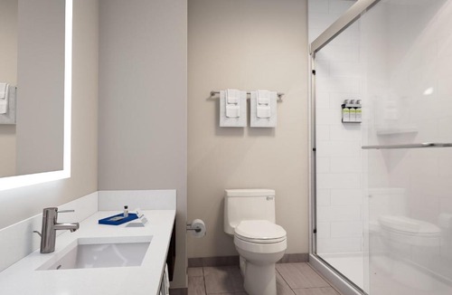 Saint Thomas Hotel | Holiday Inn Express & Suites St Thomas