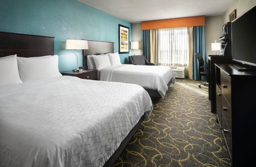 Grapevine Hotel | Holiday Inn Express Hotel and Suites DFW-Grapevine by IHG