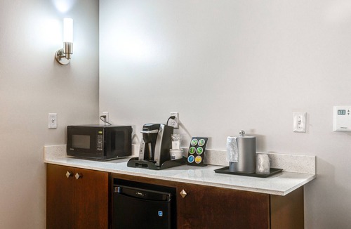 Salina Hotel | Holiday Inn Express Salinas by IHG