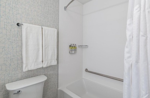 Saskatoon Hotel | Holiday Inn Express & Suites - Saskatoon East - University by IHG